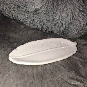 Feather dish
